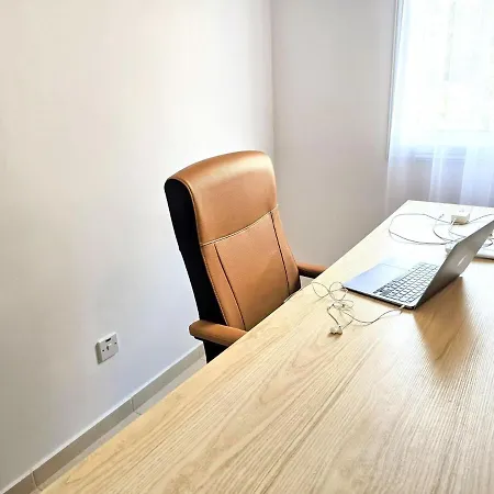 Townhouse In Gardens Gated Complex, 200mbps Wifi *