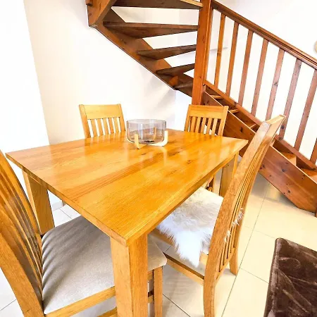 Townhouse In Gardens Gated Complex, 200mbps Wifi *