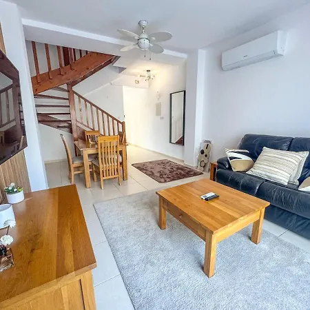 Townhouse In Gardens Gated Complex, 200mbps Wifi * Paphos