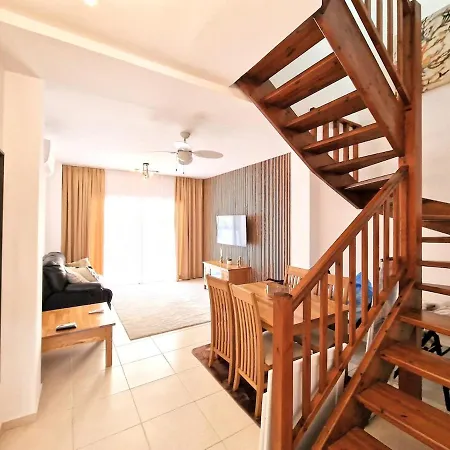 Townhouse In Gardens Gated Complex, 200mbps Wifi Apartament Pafos