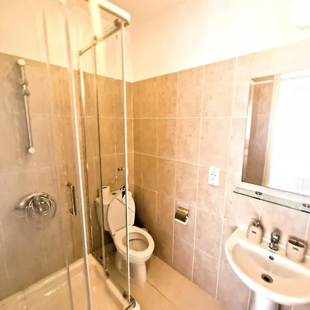 Townhouse In Gardens Gated Complex, 200mbps Wifi