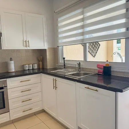 Townhouse In Gardens Gated Complex, 200mbps Wifi *